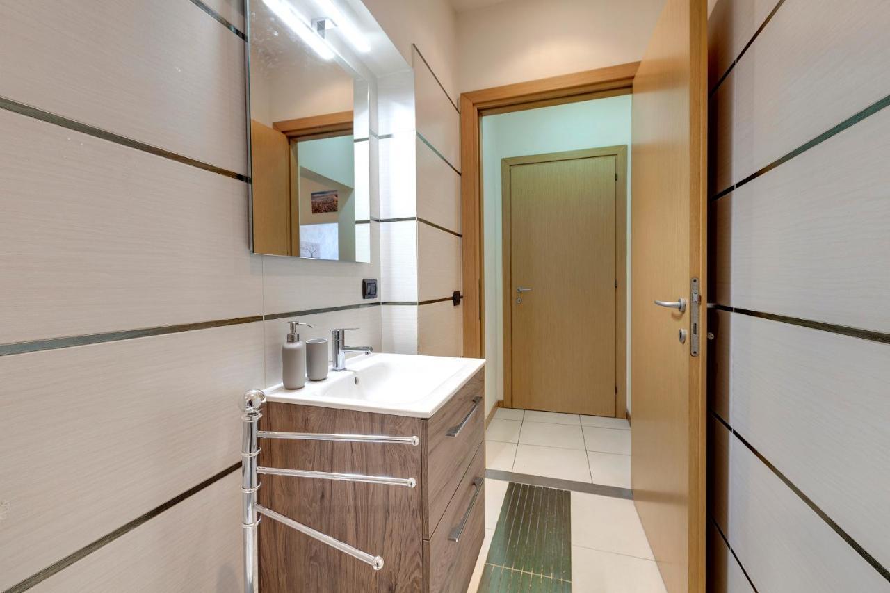 Charlize Apartment By Mamo Florence Luaran gambar